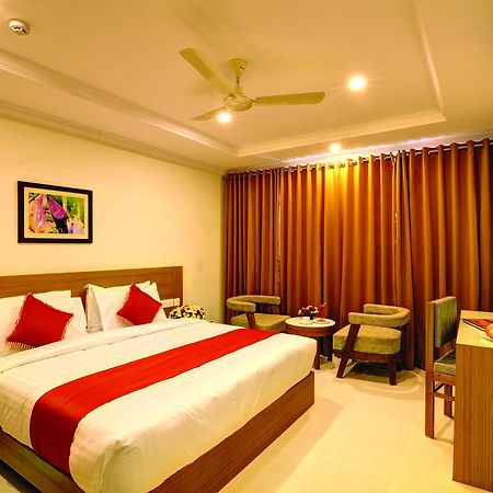 Hotel Floral Park Kottayam Buitenkant foto