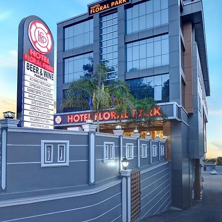 Hotel Floral Park Kottayam Buitenkant foto