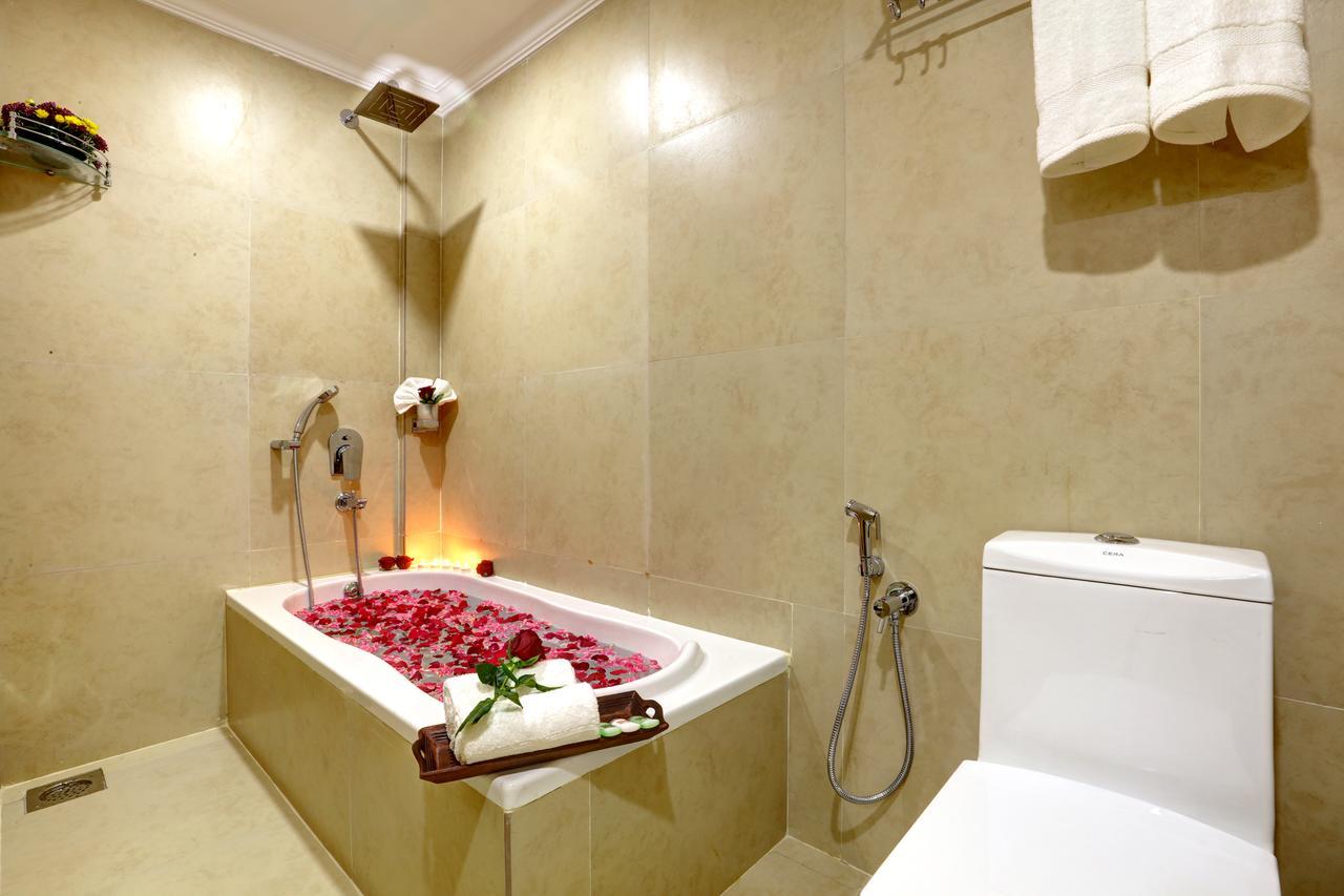 Hotel Floral Park Kottayam Buitenkant foto
