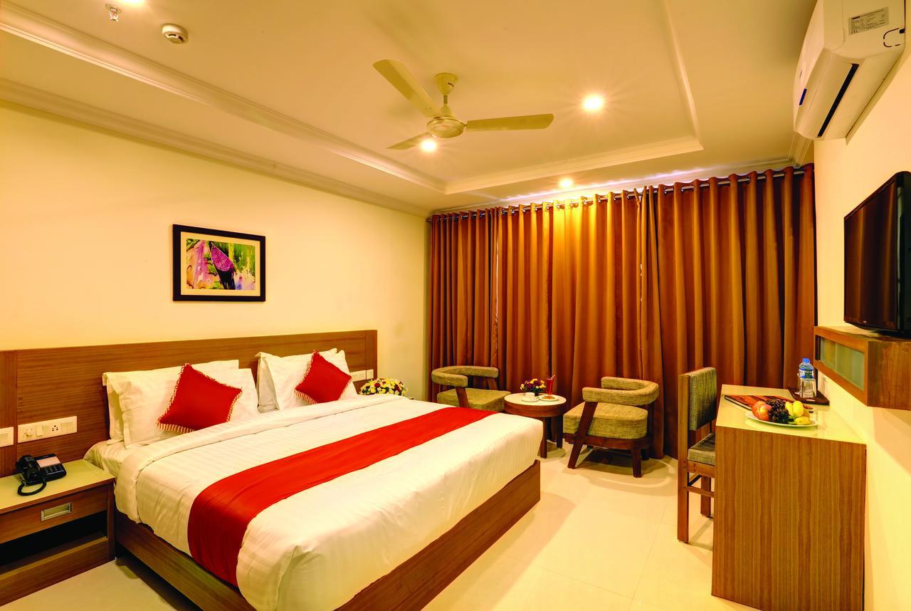 Hotel Floral Park Kottayam Buitenkant foto