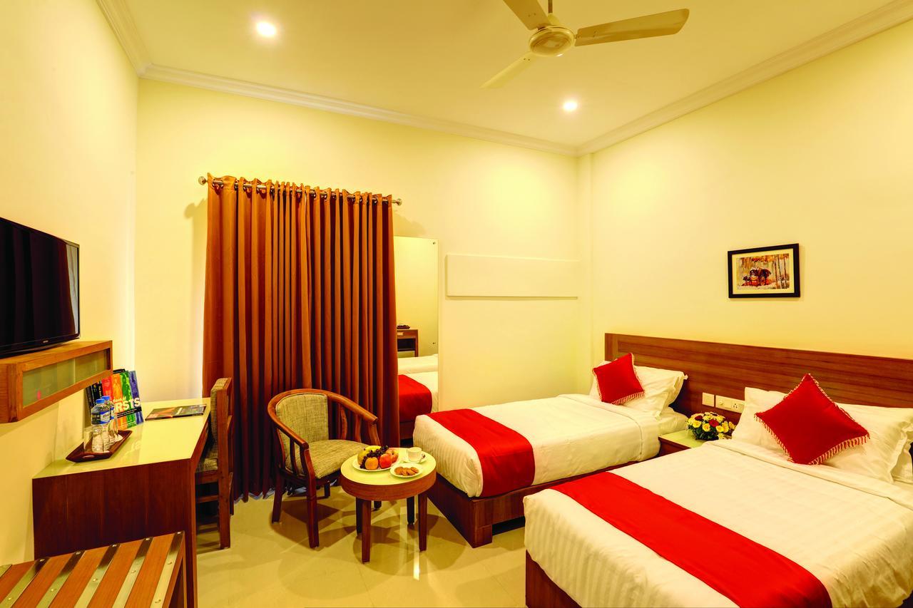 Hotel Floral Park Kottayam Buitenkant foto