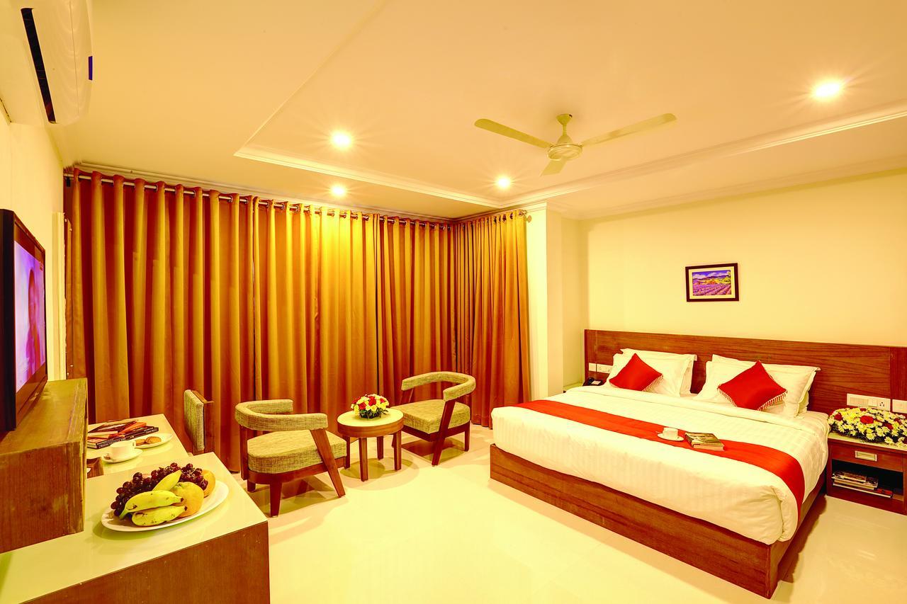 Hotel Floral Park Kottayam Buitenkant foto